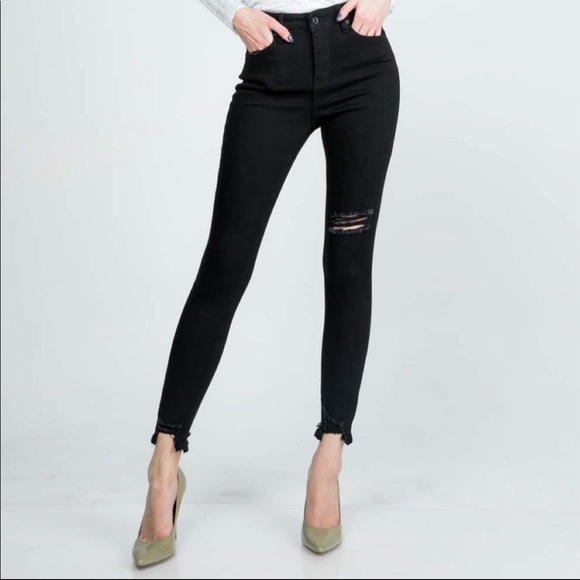☀️SALE🌟High Rise Skinny With Distressed Bottom Hem {BLACK}